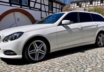 Mercedes-Benz 220 228.000 km 11.900 &euro; Jößnitz 08547