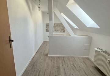 Wohnung Reichenbach im Vogtland - 4 Zimmer, 77 m&sup2;, 380&euro; | Angebot:26199346