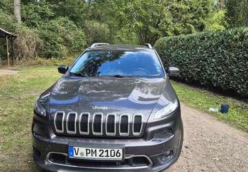 Jeep Cherokee 190.000 km 7.999 &euro; Großfriesen 08541
