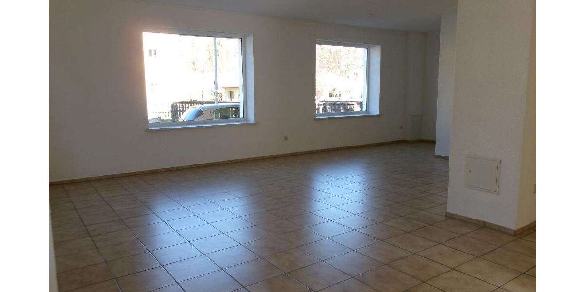 Etagenwohnung Ellefeld - 2 Zimmer, 110 m&sup2;, 350&euro; | Angebot:26940199